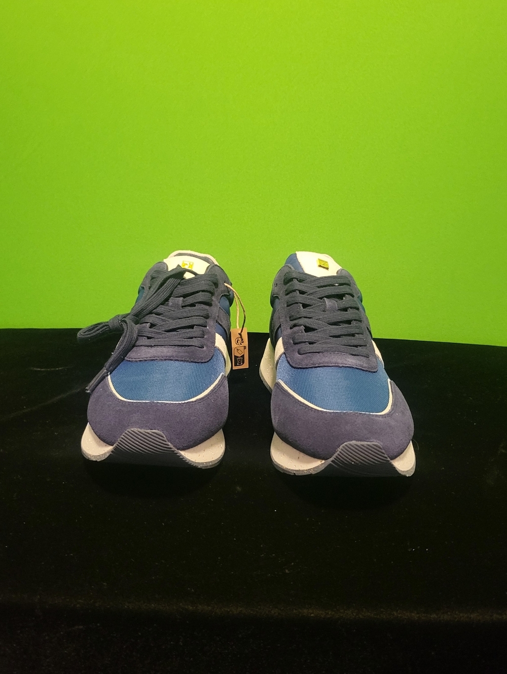 The SJ688 Sneaker combines simple lines with Dynamic style ELHANN.H Size 9